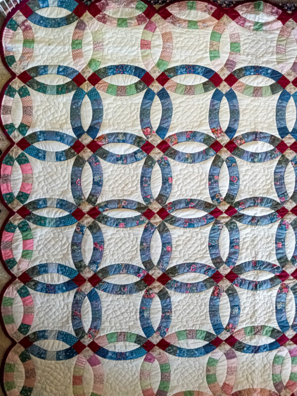 full size view of wedding ring quilt.